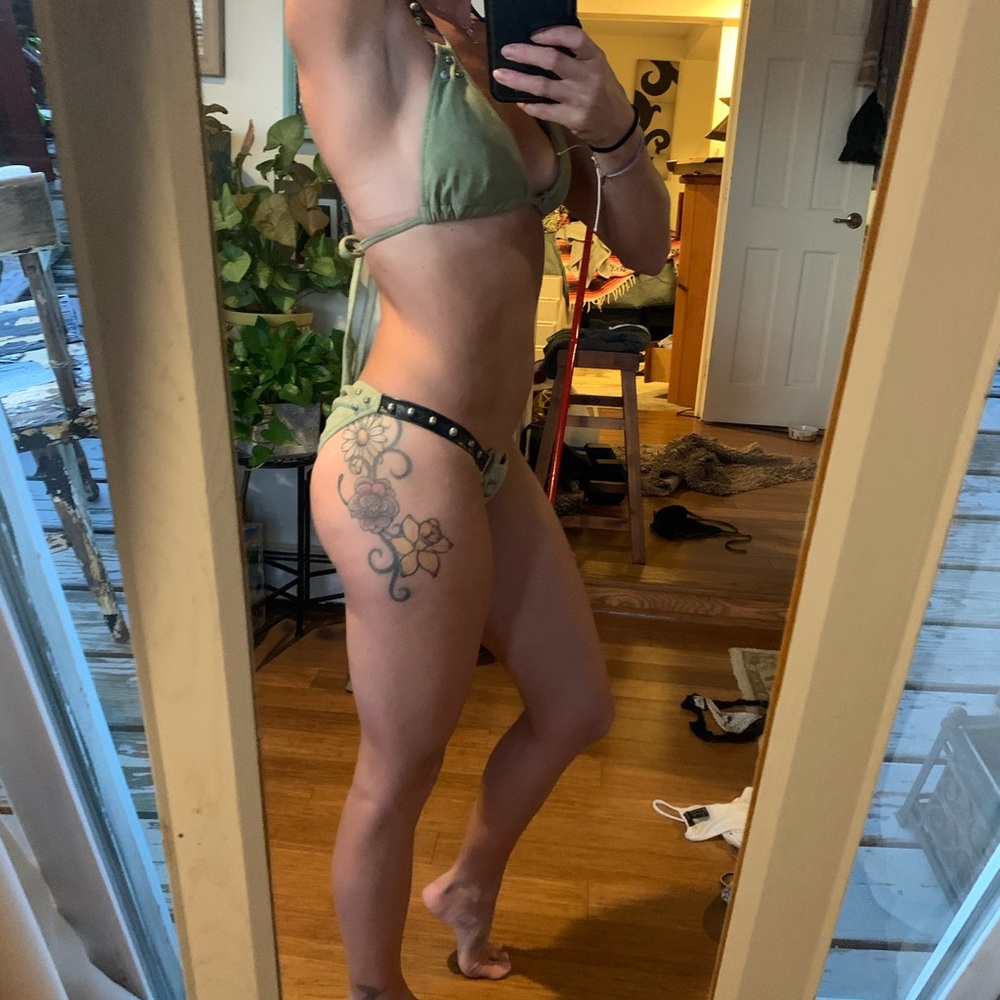 Velvet bikini - Picture 6 of 7